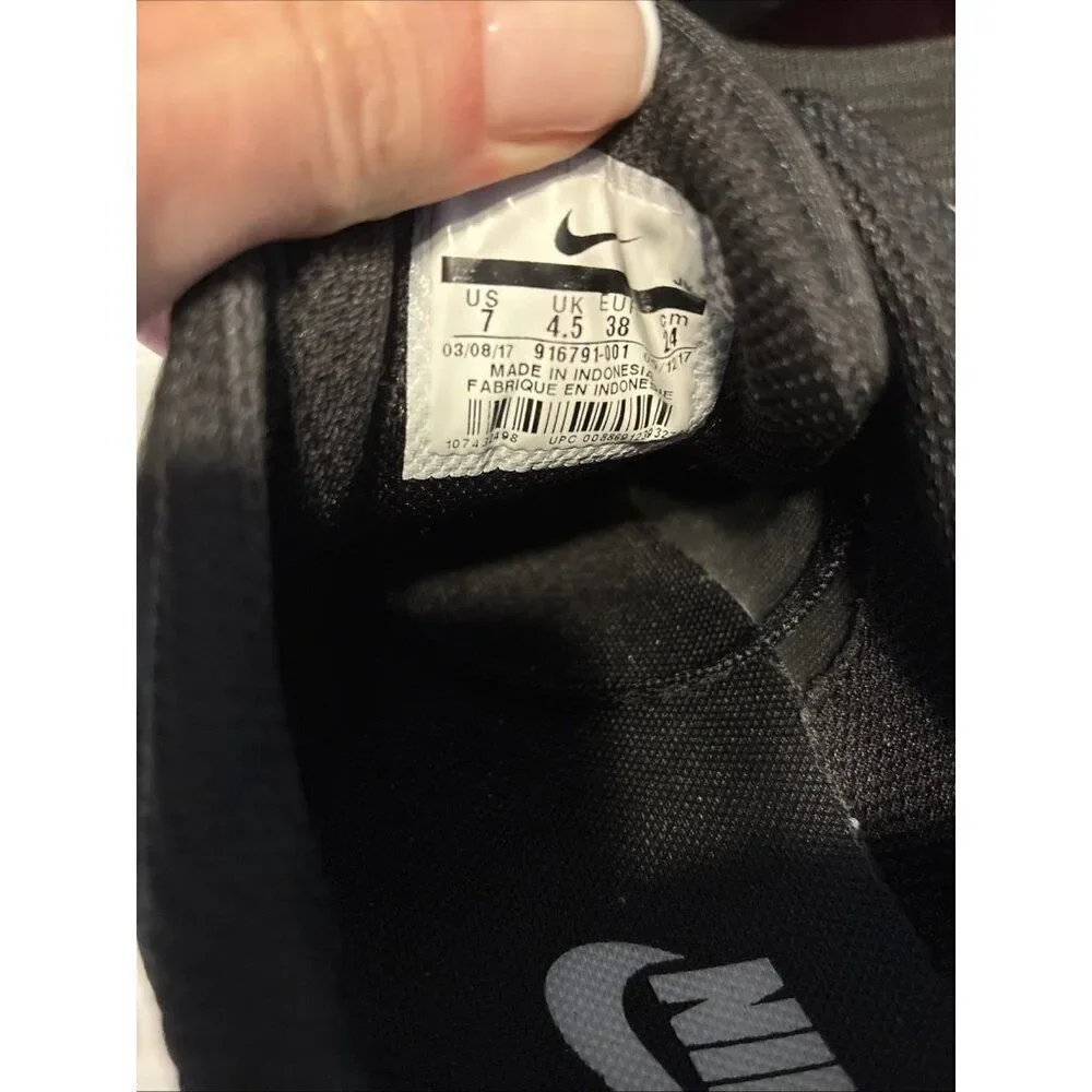 nike air Max Tavis womens 916791-001 Black White sneakers Athletic 7